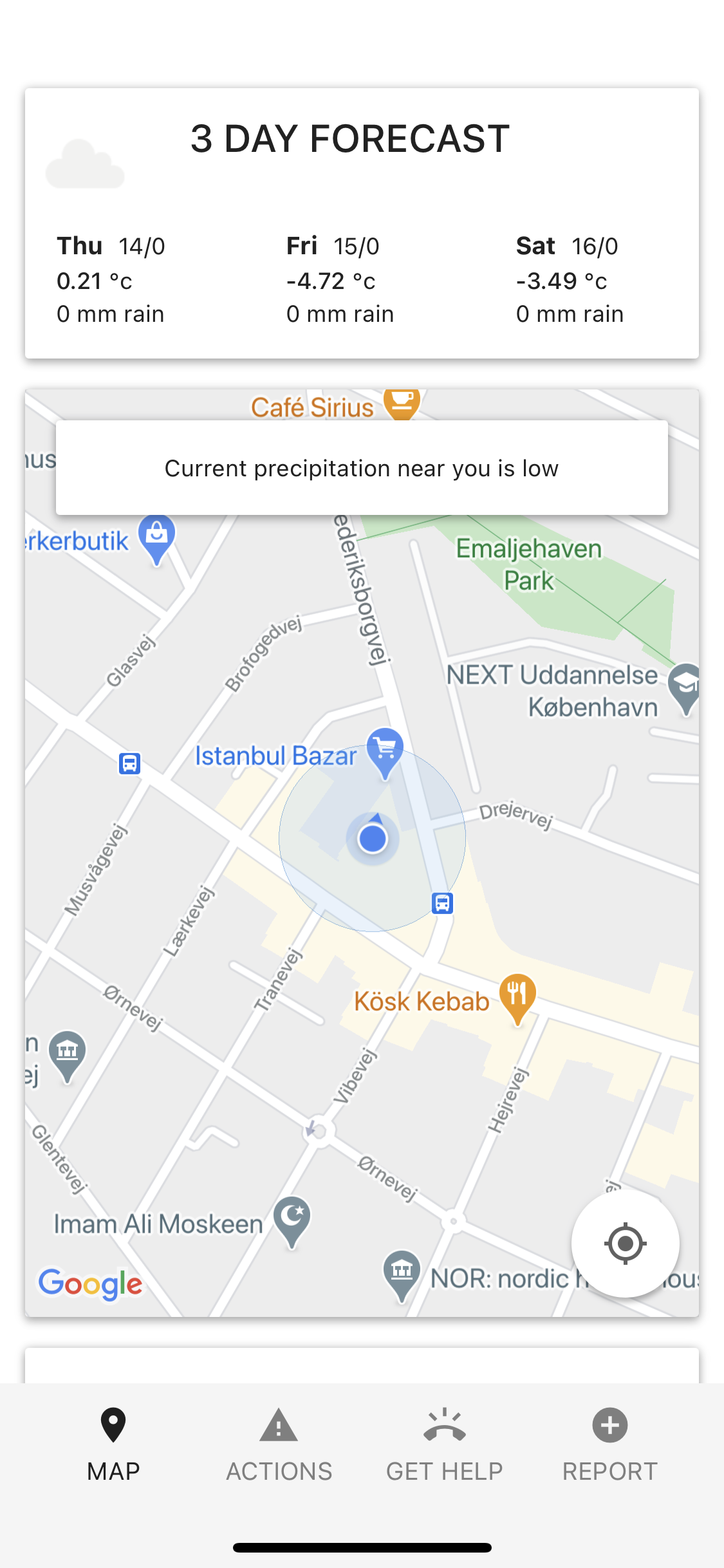 “Map” view showing the 3-day flood forecast (Thu–Sat temperatures and 0 mm rain) above a Google map centered on the user’s location in Copenhagen, with a “Current precipitation near you is low” alert banner.